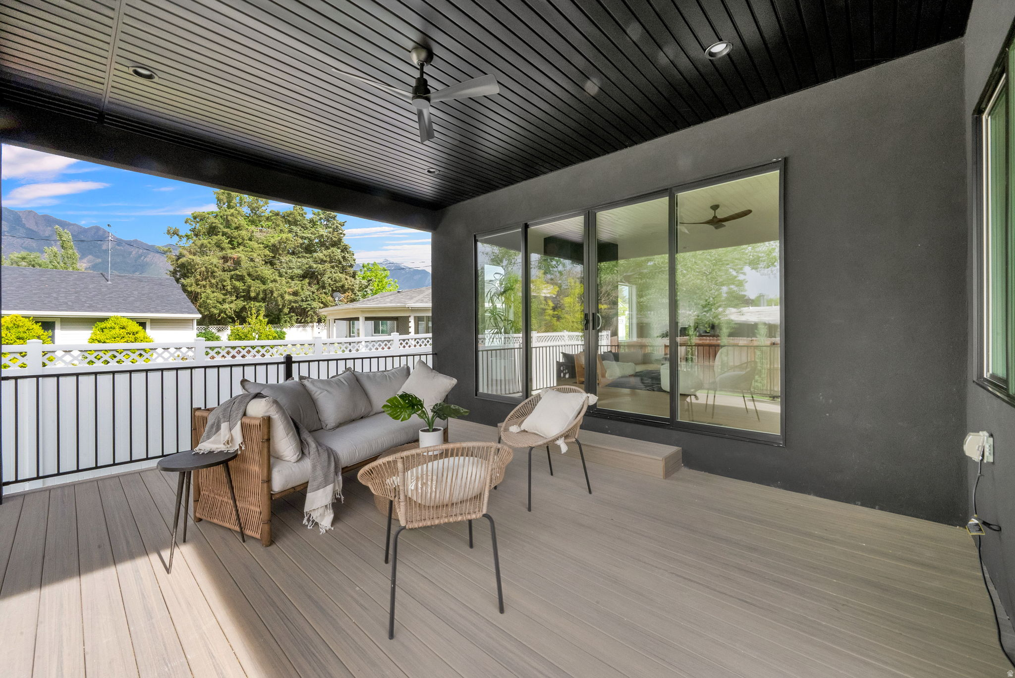 LAKEWOOD - Residential