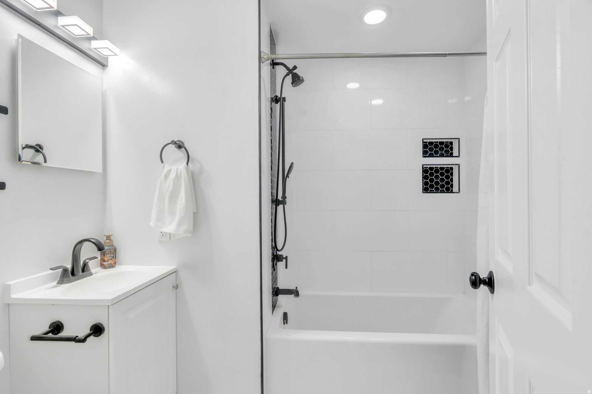 EASTRIDGE ESTATES - Residential