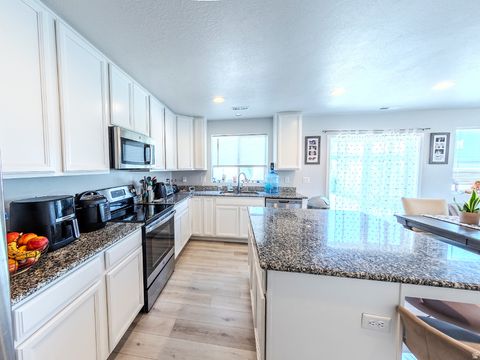 Tiny photo for 3209 S CLAIRE AVE, Syracuse, UT 84075 (MLS # 2128723)