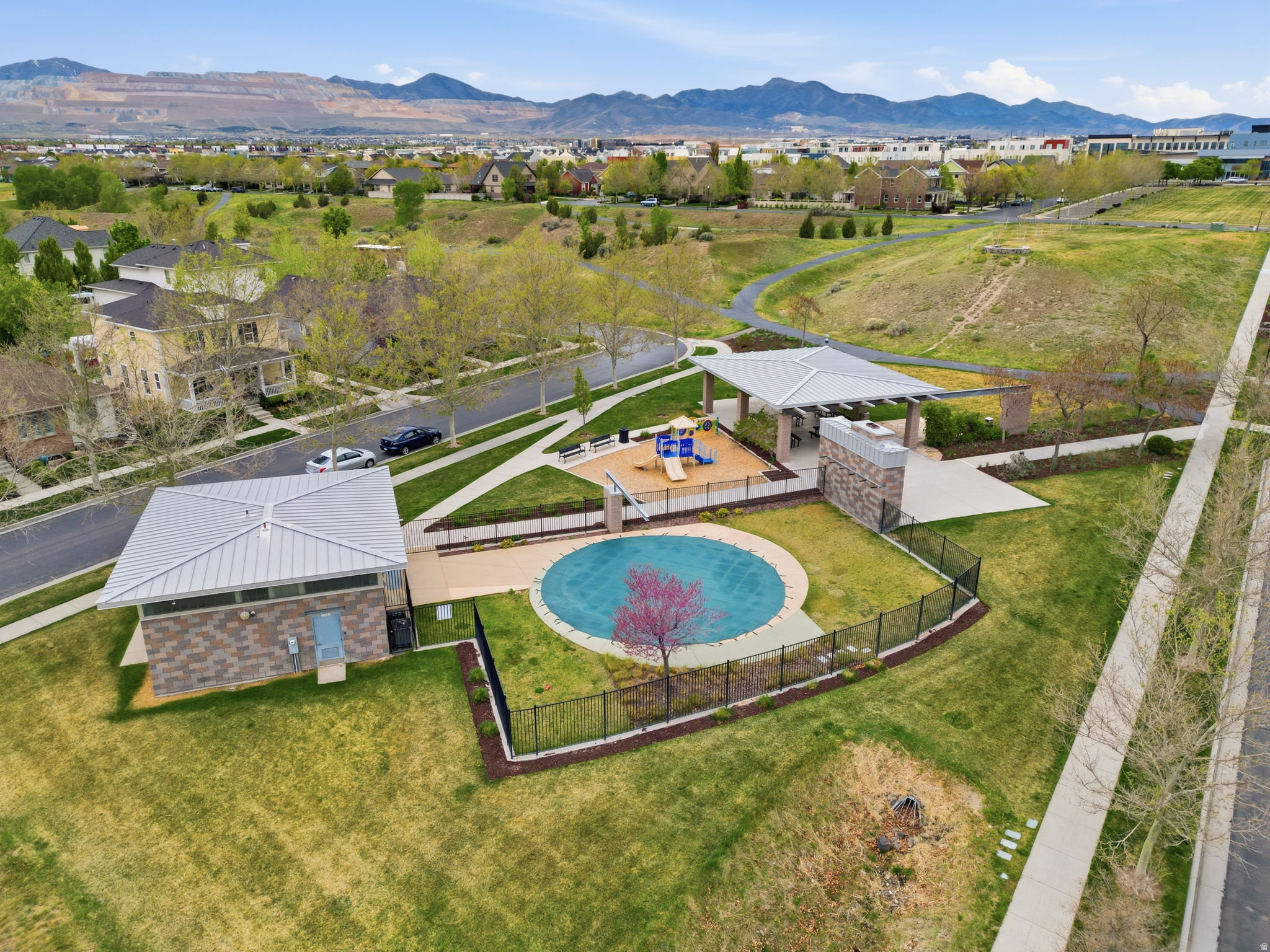 DAYBREAK - Residential