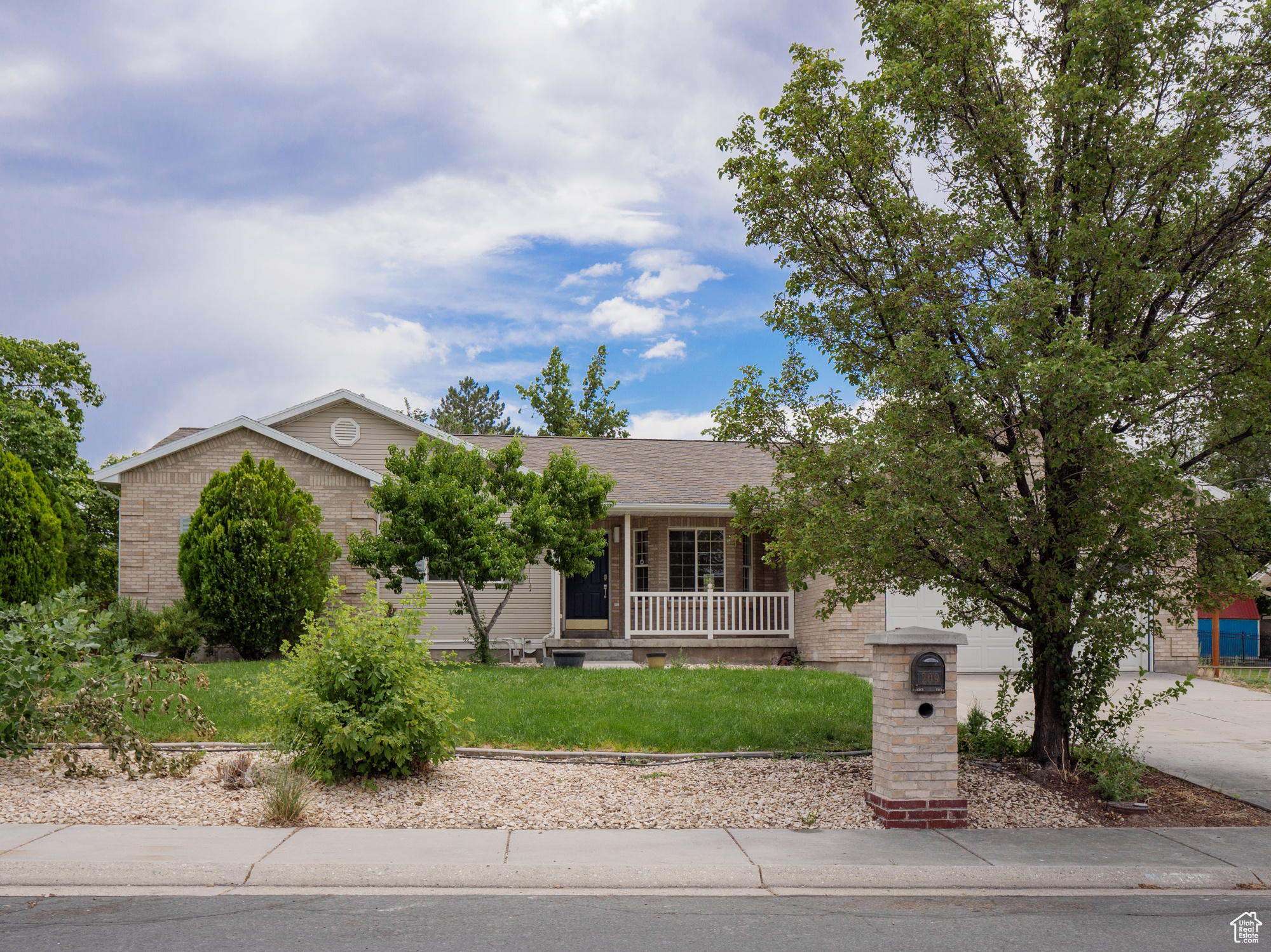 COUNTRY CLUB SUB - Residential