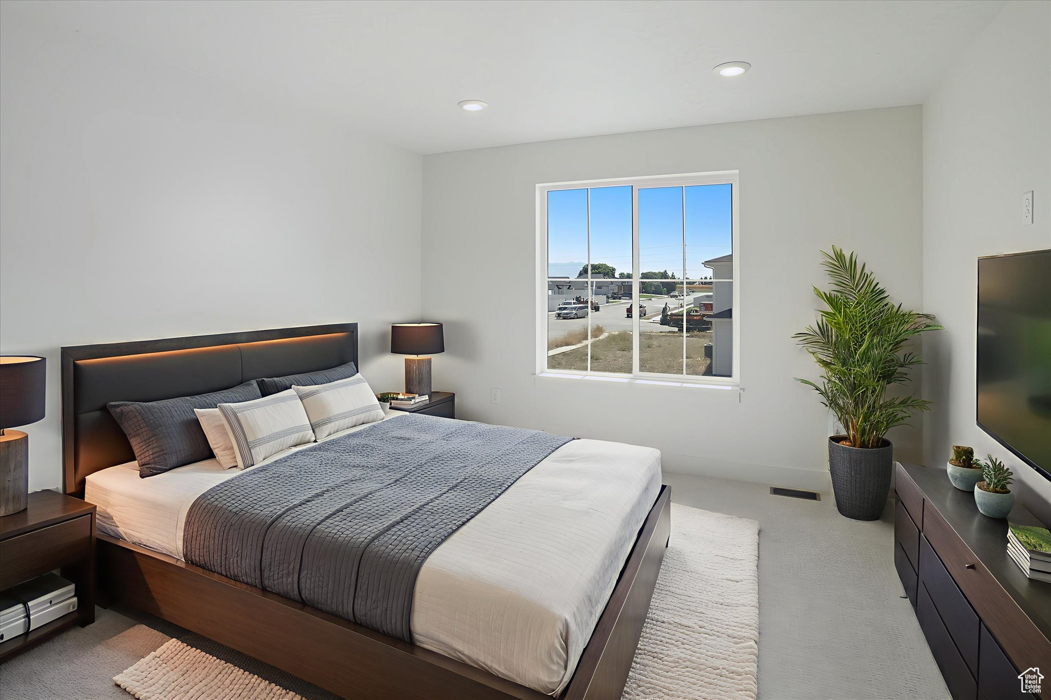 EASTSIDE VIEW - Residential