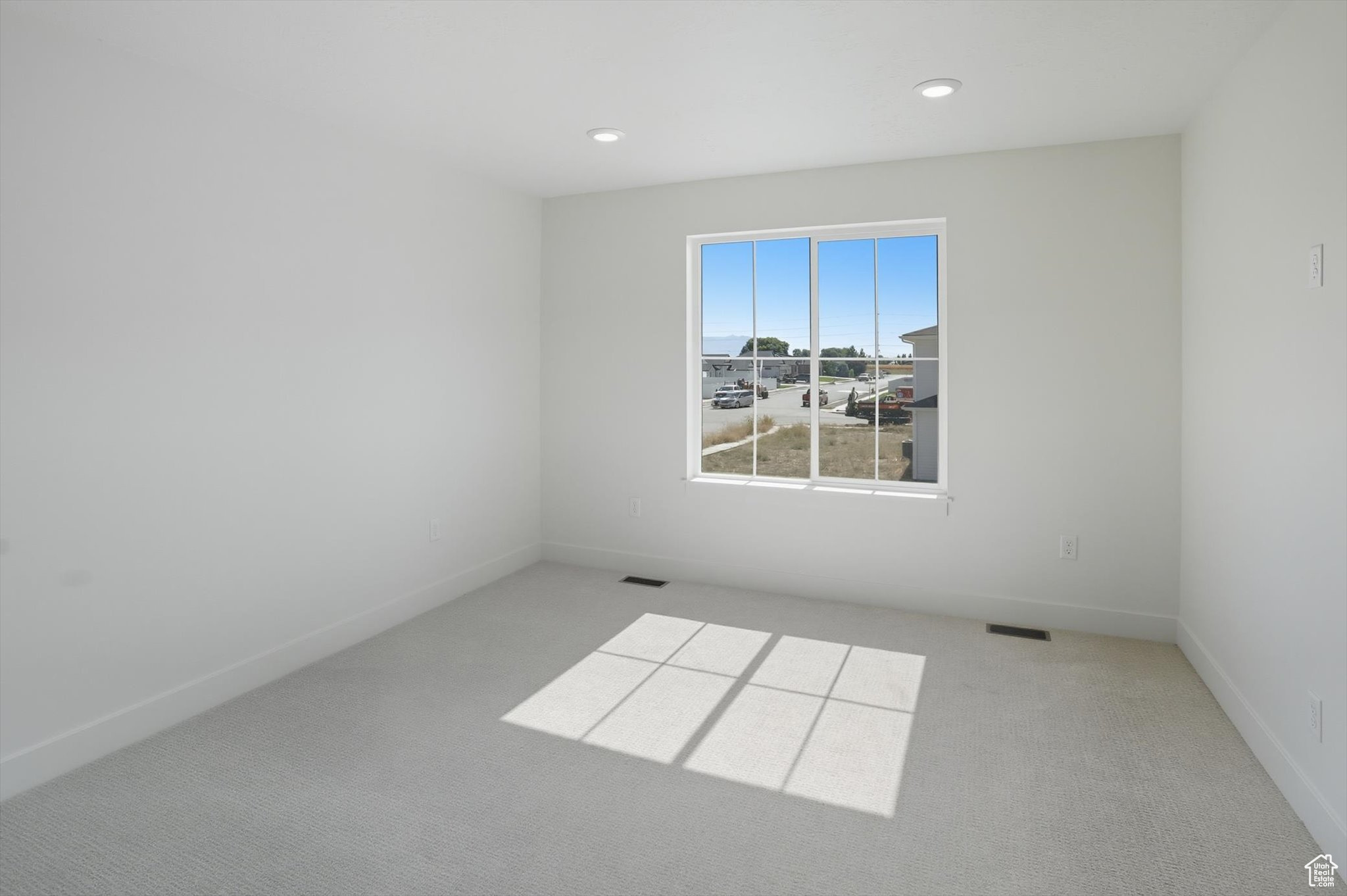 EASTSIDE VIEW - Residential