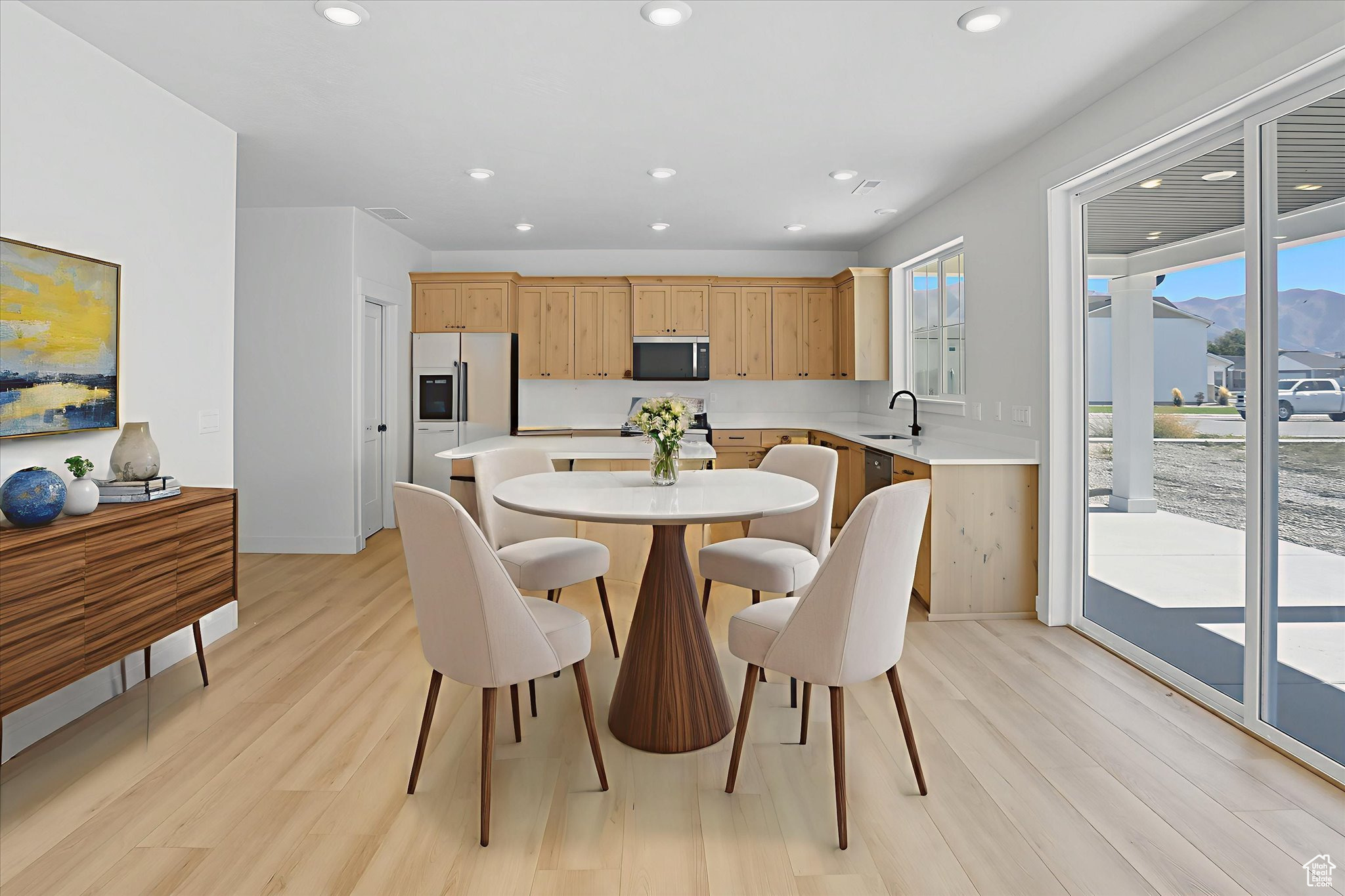 EASTSIDE VIEW - Residential