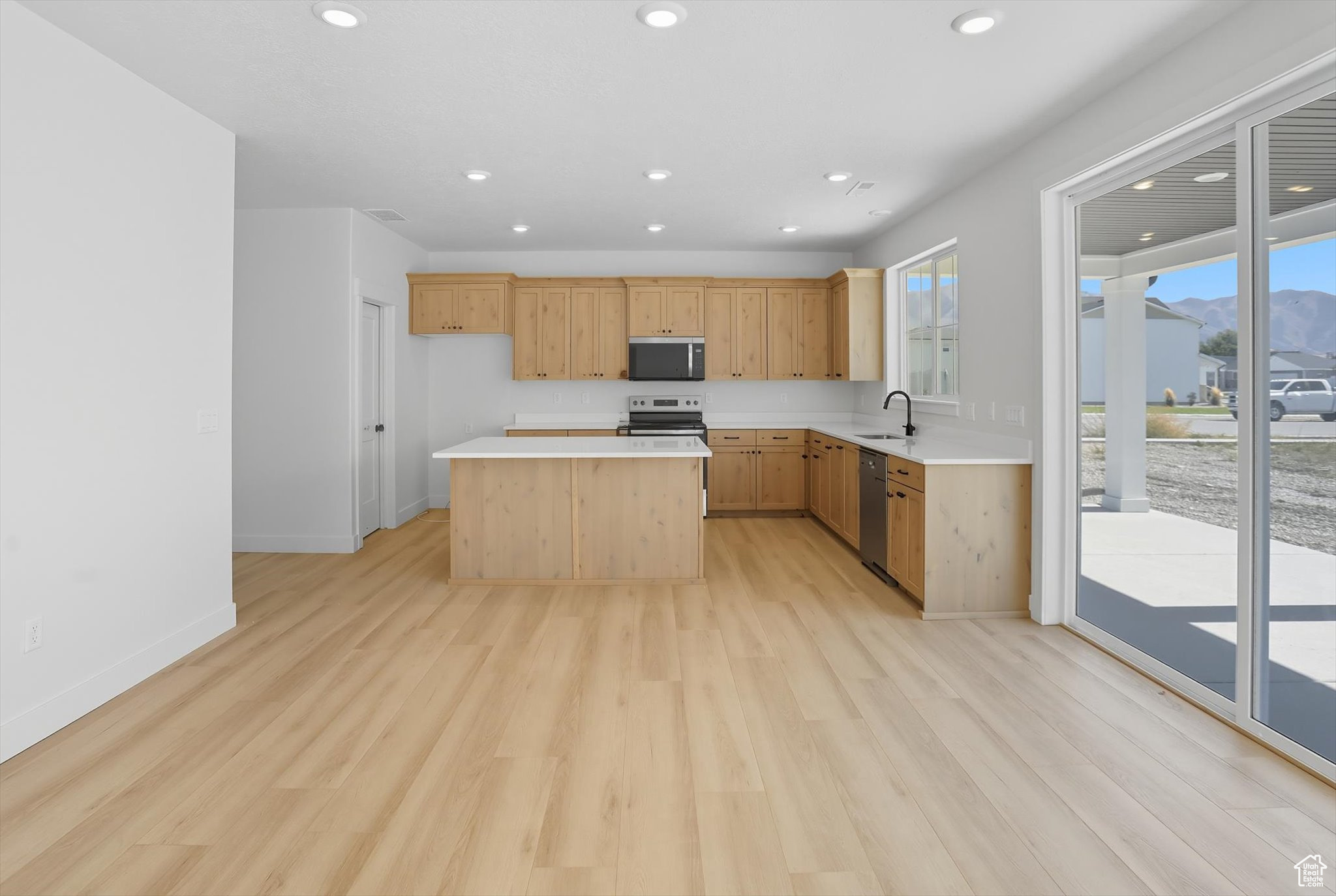 EASTSIDE VIEW - Residential