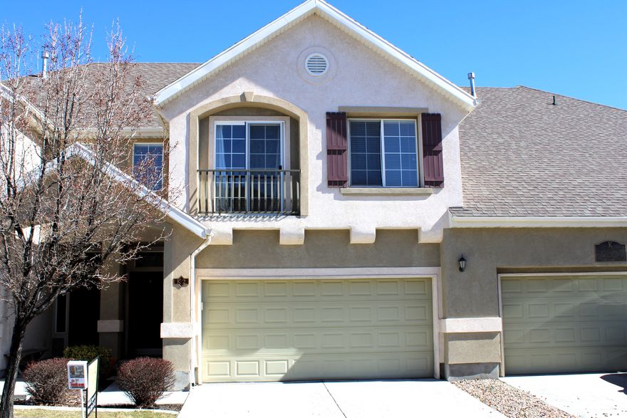 Price just reduced! Prime Traverse Mountain townhome! Walk to the elementary school, minutes to shopping and freeway access. Open main floor with 9' ceilings and natural light. Large kitchen with stainless appliances and fridge included, Large master suite, Grand master bath with separate tub and shower, double vanity sinks, walk in closet, loft, upstairs laundry, fenced back yard, 2-car garage, pool & clubhouse.