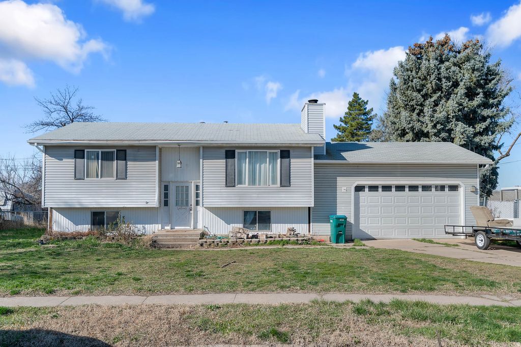 Photo of 489 N OWENS ST W, Layton, UT 84041 (MLS # 2142916)