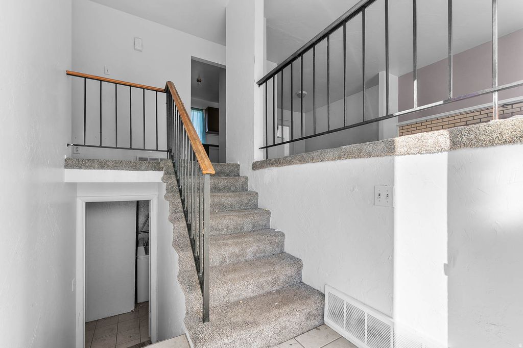 Photo of 489 N OWENS ST W, Layton, UT 84041 (MLS # 2142916)