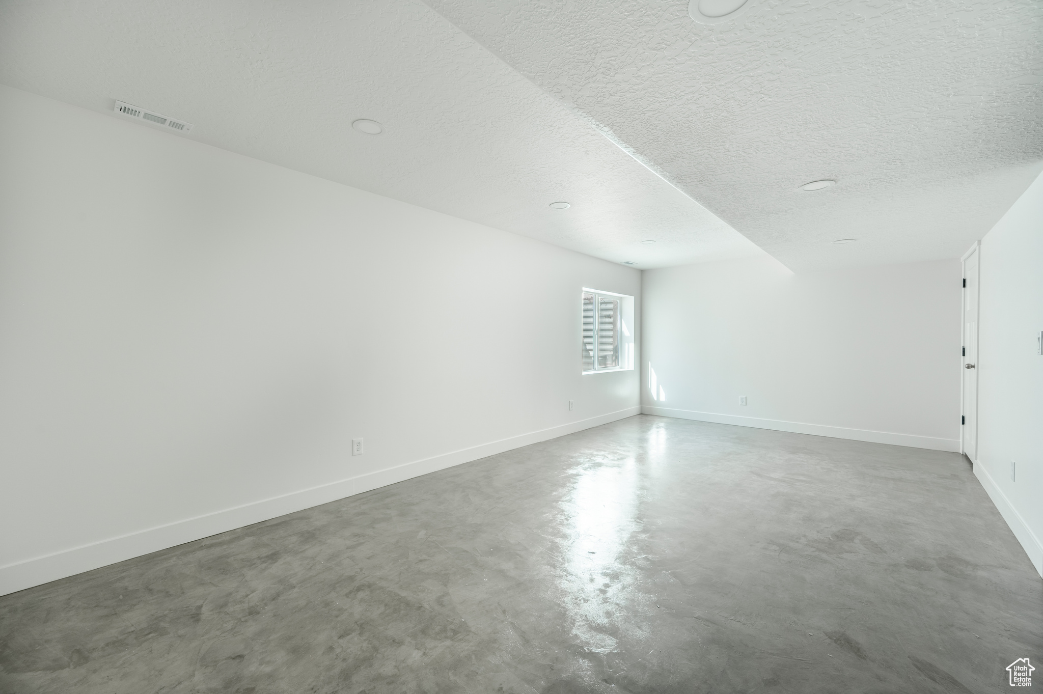 Vineyard, Utah 84059, United States, 3 Bedrooms Bedrooms, ,4 BathroomsBathrooms,Residential,Active,95628