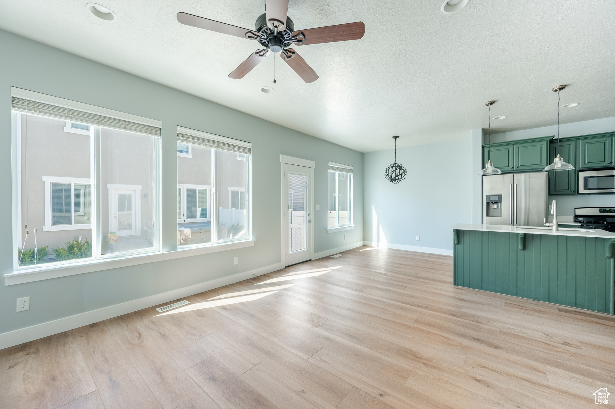 Vineyard, Utah 84059, United States, 3 Bedrooms Bedrooms, ,4 BathroomsBathrooms,Residential,Active,95628