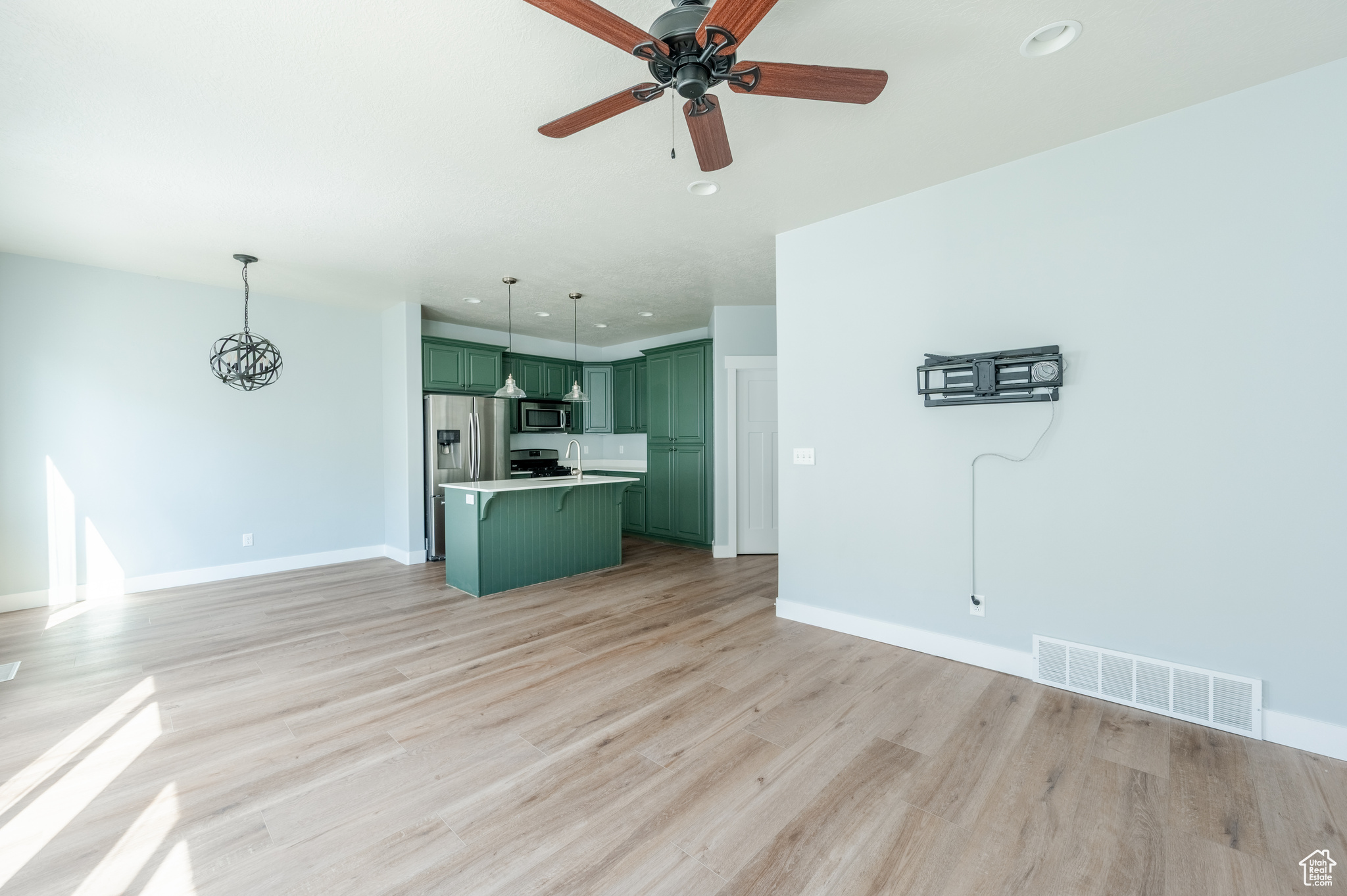 Vineyard, Utah 84059, United States, 3 Bedrooms Bedrooms, ,4 BathroomsBathrooms,Residential,Active,95628