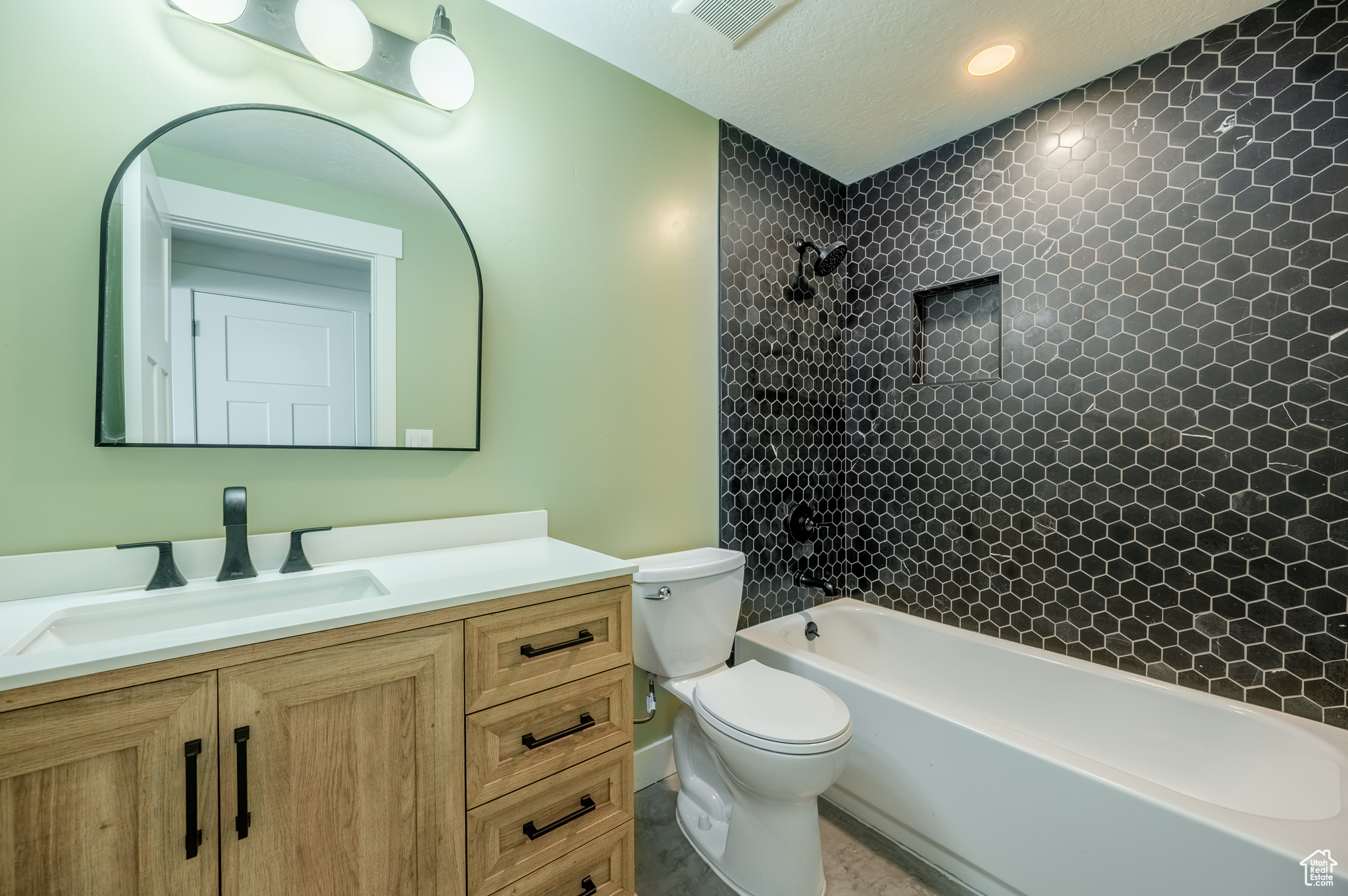 Vineyard, Utah 84059, United States, 3 Bedrooms Bedrooms, ,4 BathroomsBathrooms,Residential,Active,95628