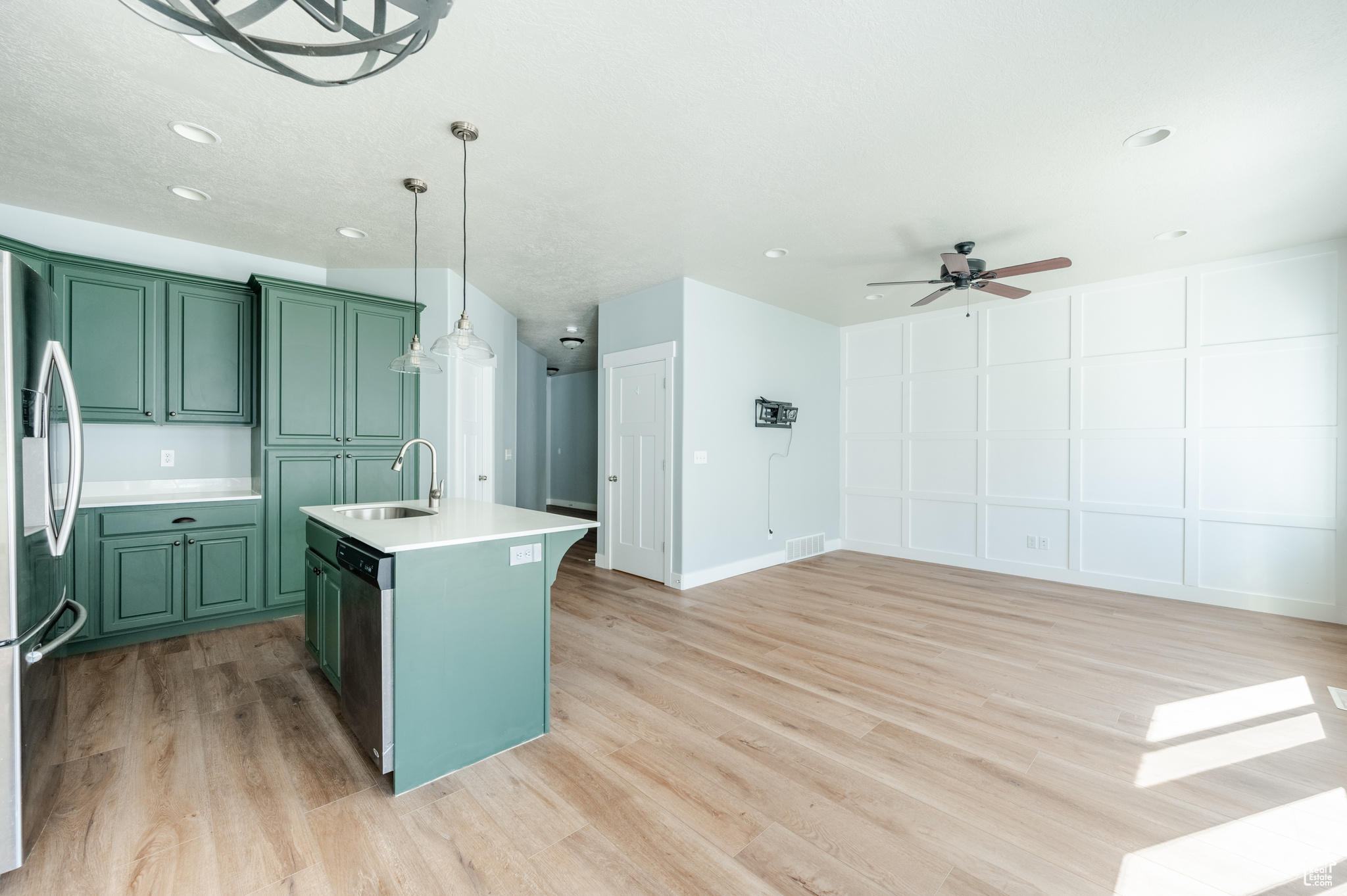 Vineyard, Utah 84059, United States, 3 Bedrooms Bedrooms, ,4 BathroomsBathrooms,Residential,Active,95628