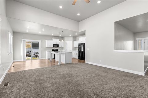Tiny photo for 889 E 600 N, Hyde Park, UT 84318 (MLS # 2135701)