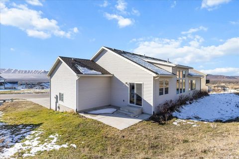 Tiny photo for 889 E 600 N, Hyde Park, UT 84318 (MLS # 2135701)