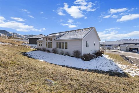 Tiny photo for 889 E 600 N, Hyde Park, UT 84318 (MLS # 2135701)