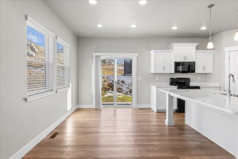 Tiny photo for 889 E 600 N, Hyde Park, UT 84318 (MLS # 2135701)