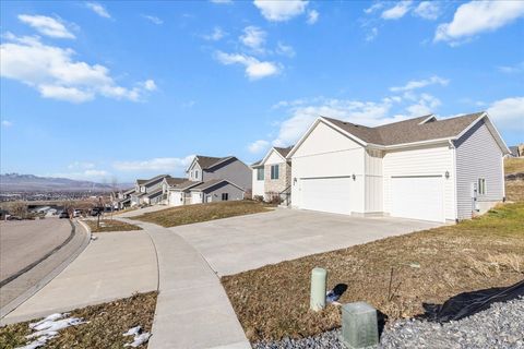 Tiny photo for 889 E 600 N, Hyde Park, UT 84318 (MLS # 2135701)