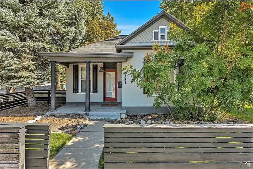 This is an ultra-modern cottage in the chic gaslamp district of Salt Lake City. Just 2 blocks from the center of the Sugarhouse shopping district, which is a great walking/shopping district filled with unique restaurants, shops, boutiques, and art studios. It's a quick 8 minutes to the center of downtown from this unique home via car or bus. There is easy access to both Salt Lake City's and Park City's ski resorts. The neighborhood is extremely safe and walkable.