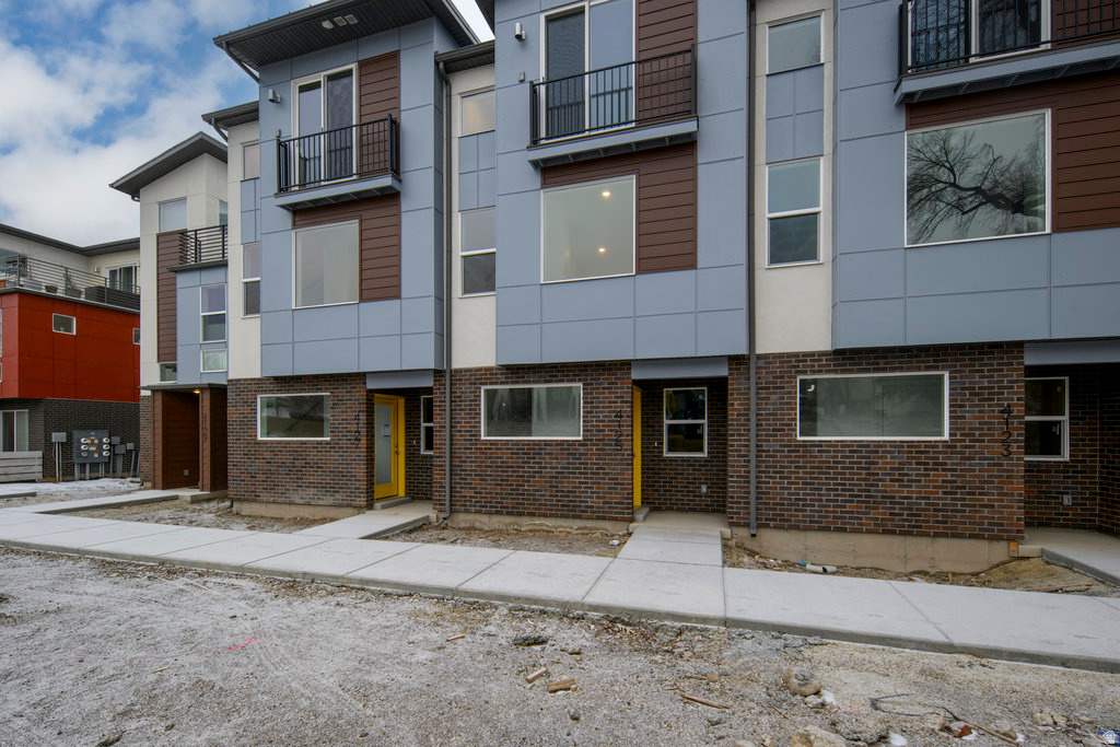 AXIS TOWNHOMES - Residential