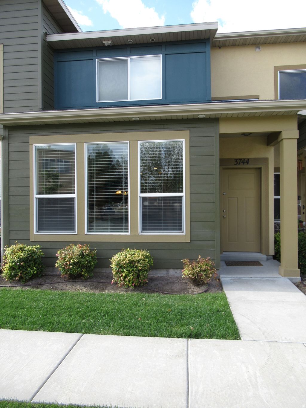 Photo of 3744 W MANDRAKE WAY, South Jordan, UT 84095 (MLS # 2152714)