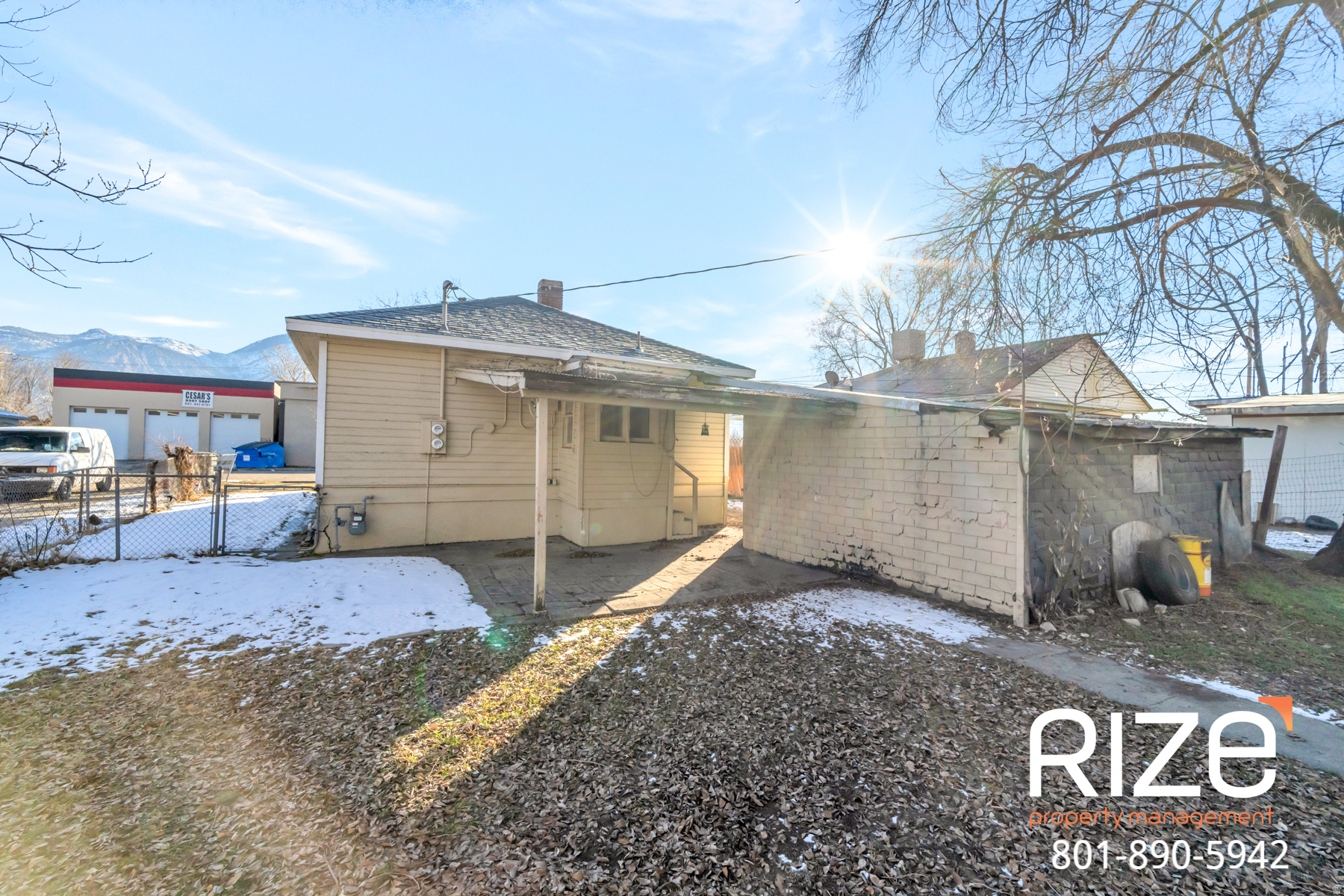 Main image without alt text