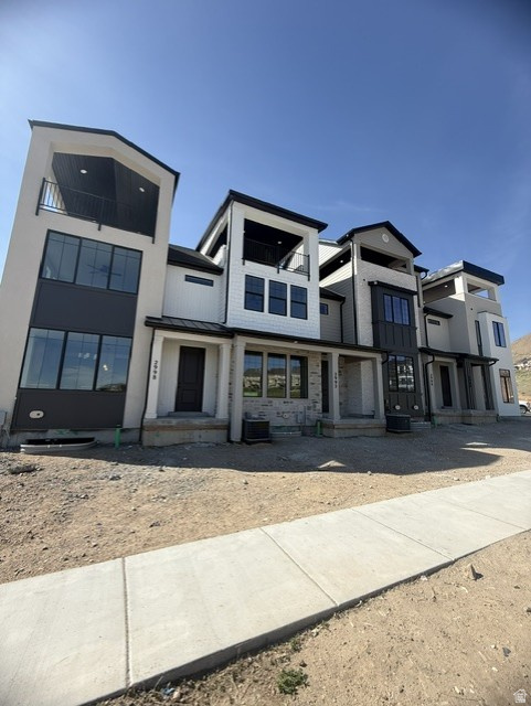 VISTAS AT THE POINT - Residential