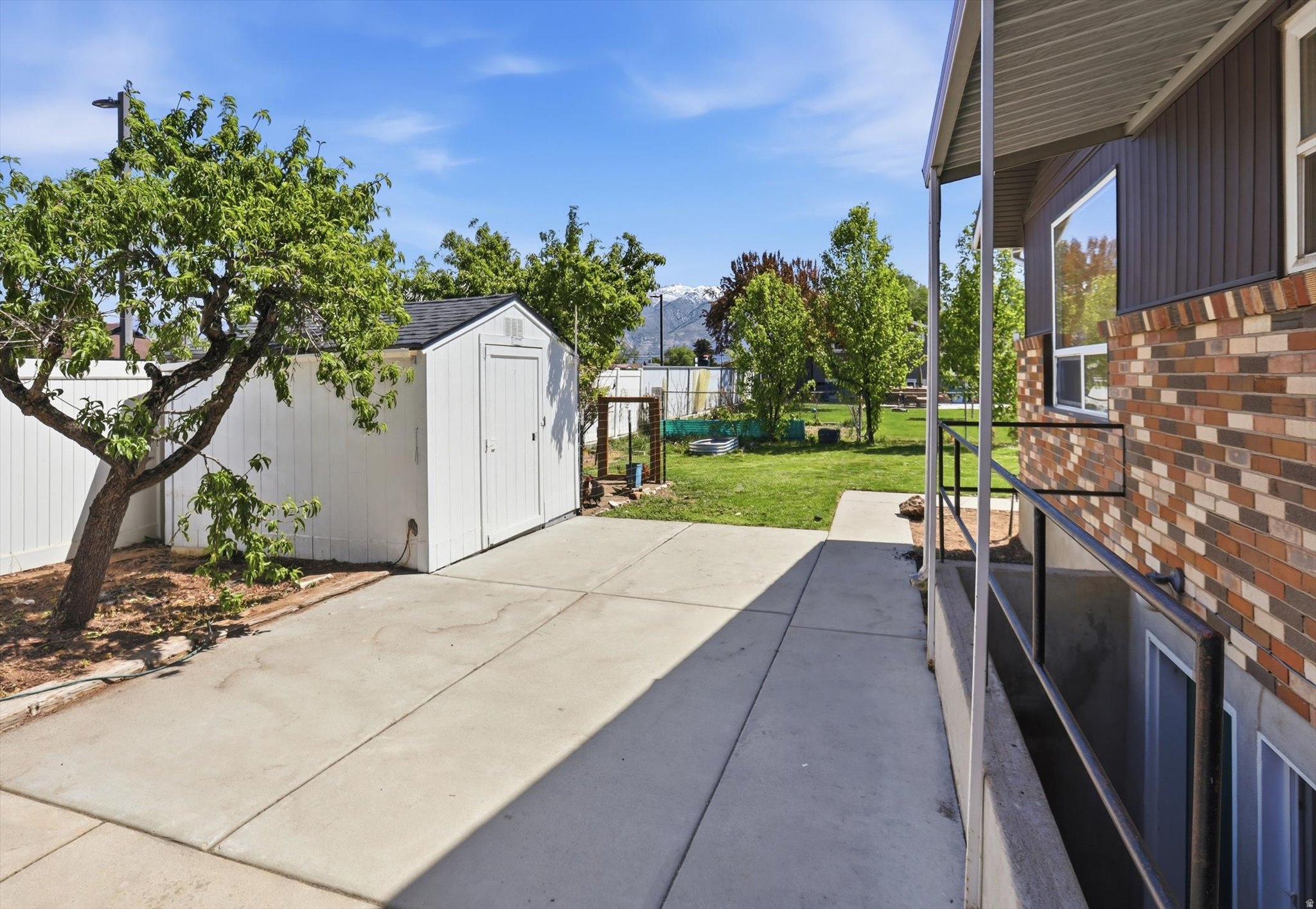 THOMPSON GARDEN SUBD - Residential