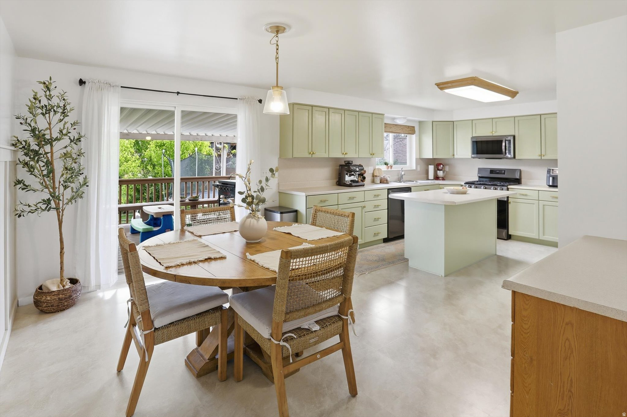 THOMPSON GARDEN SUBD - Residential