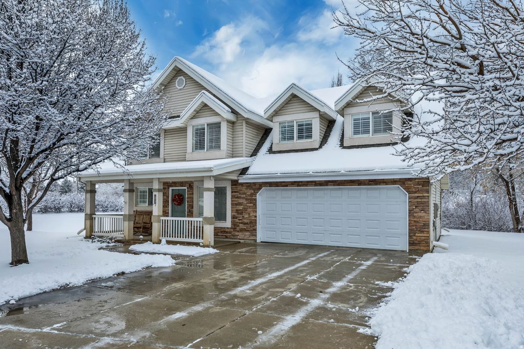 Photo of 1014 CREEKSIDE DR, Ogden, UT 84404 (MLS # 2138337)