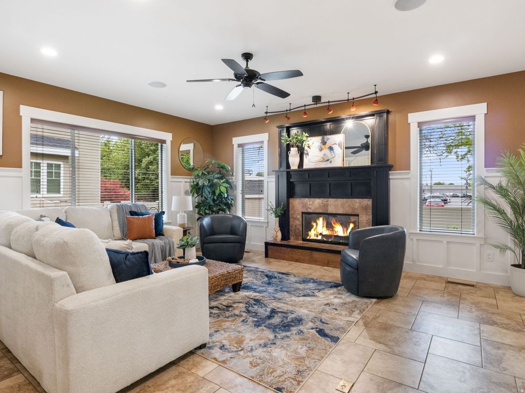 Photo of 663 N 100 E, Springville, UT 84663 (MLS # 2153305)