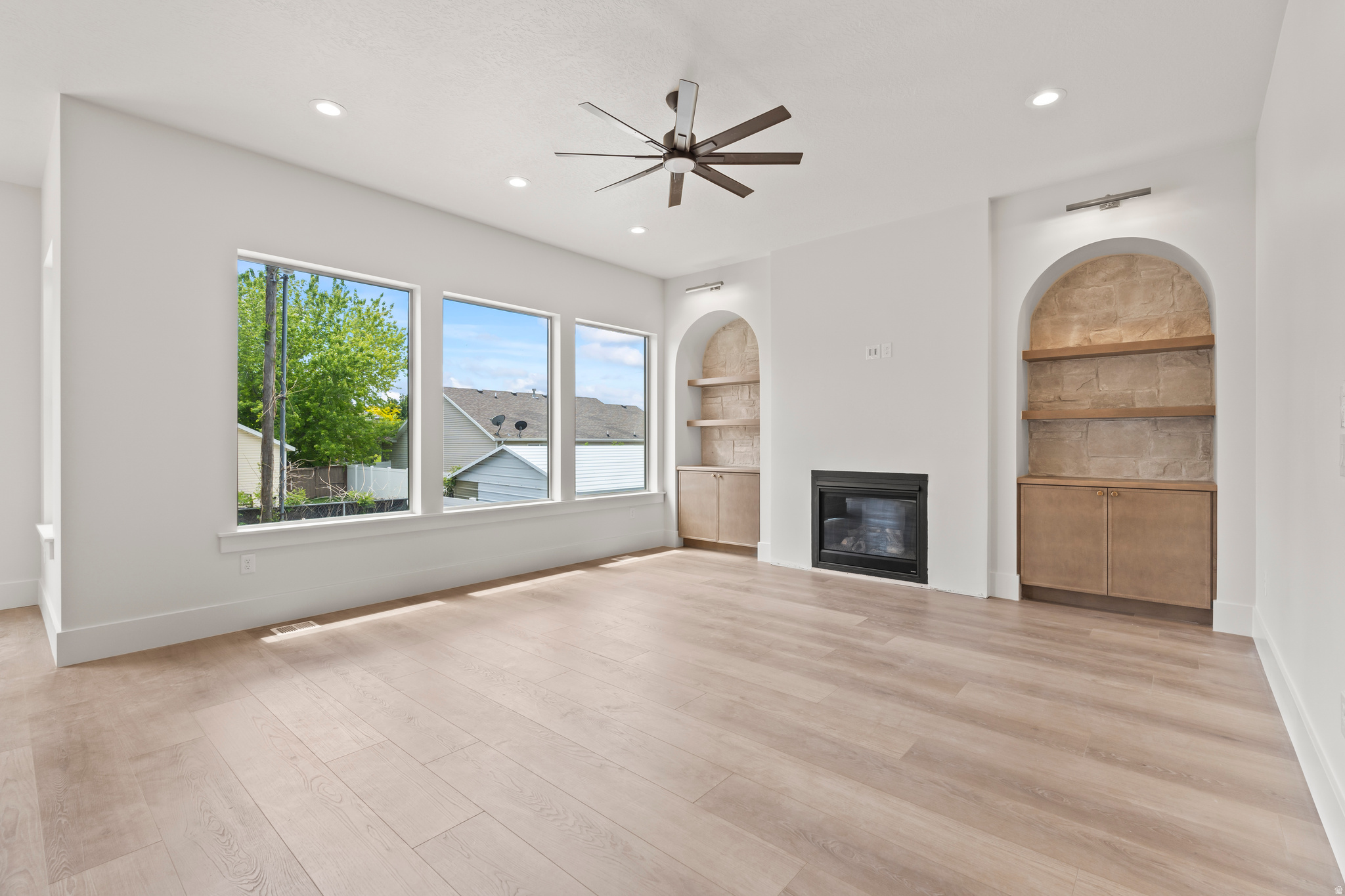 MILLCREEK COTTAGES IN VANWAGONER WAY SUB LOT 5 - Residential