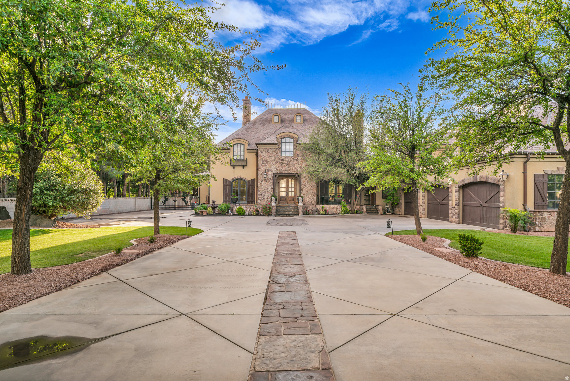 BLOOMINGTON RANCHES 6 AMD - Residential