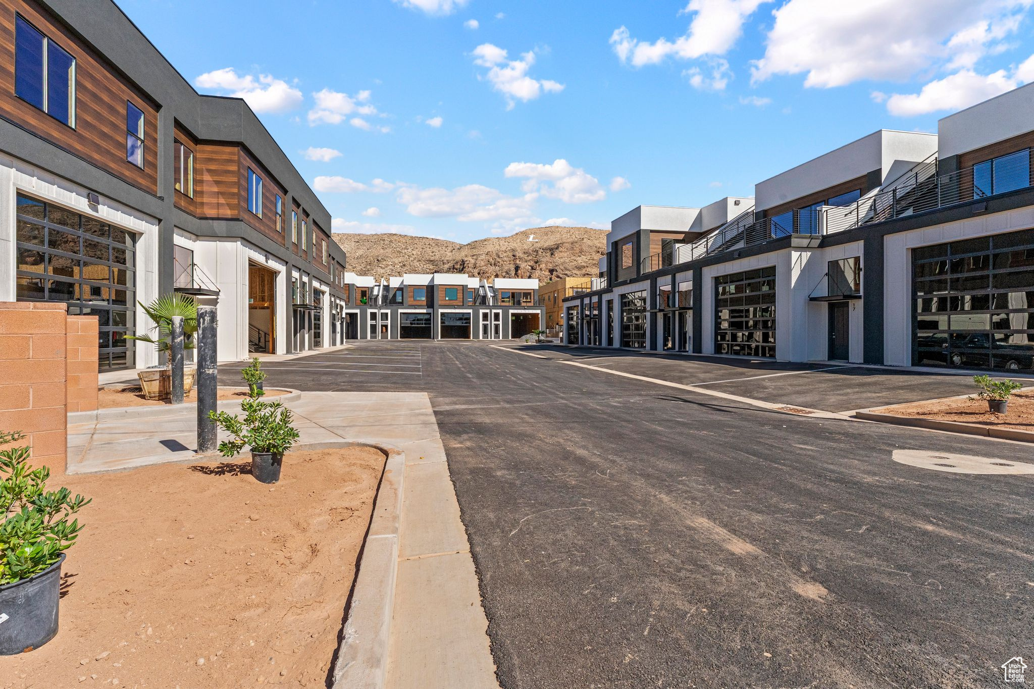 FIELDS FLEX - Commercial Sale