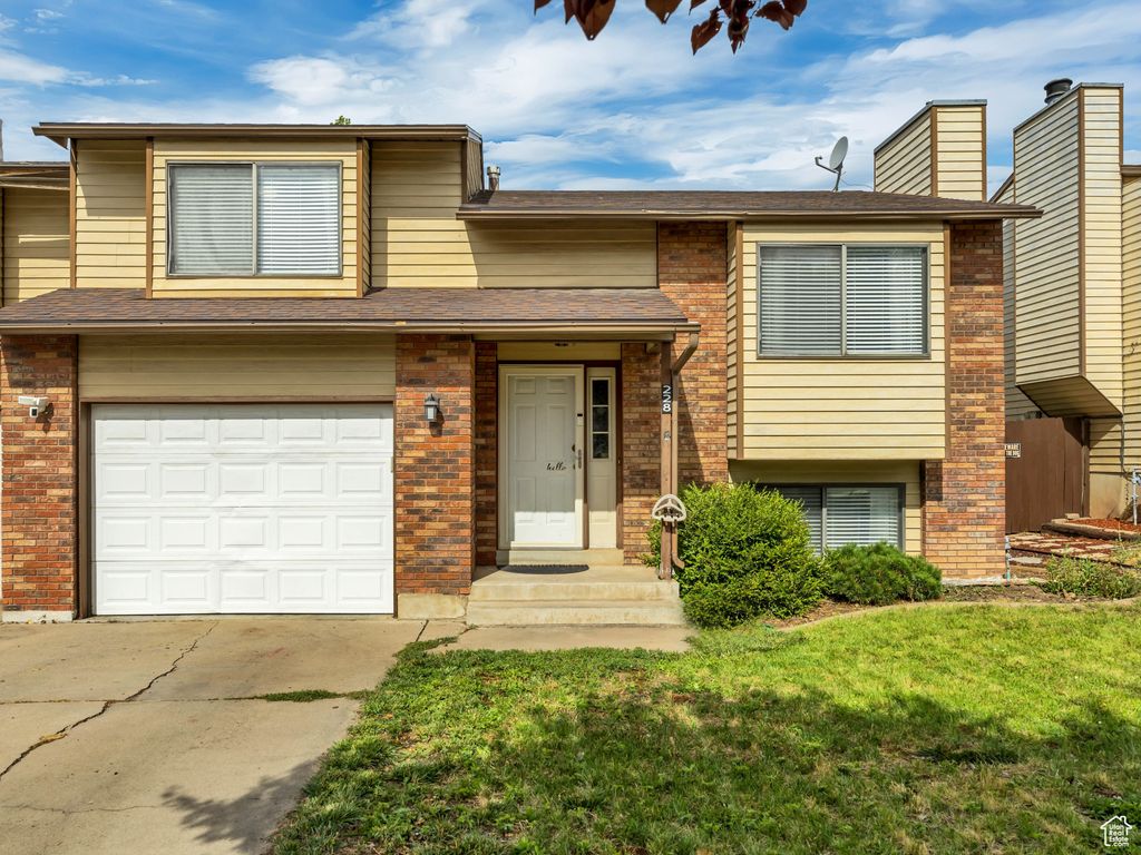 Photo of 228 N 500 W, Clearfield, UT 84015 (MLS # 2104410)