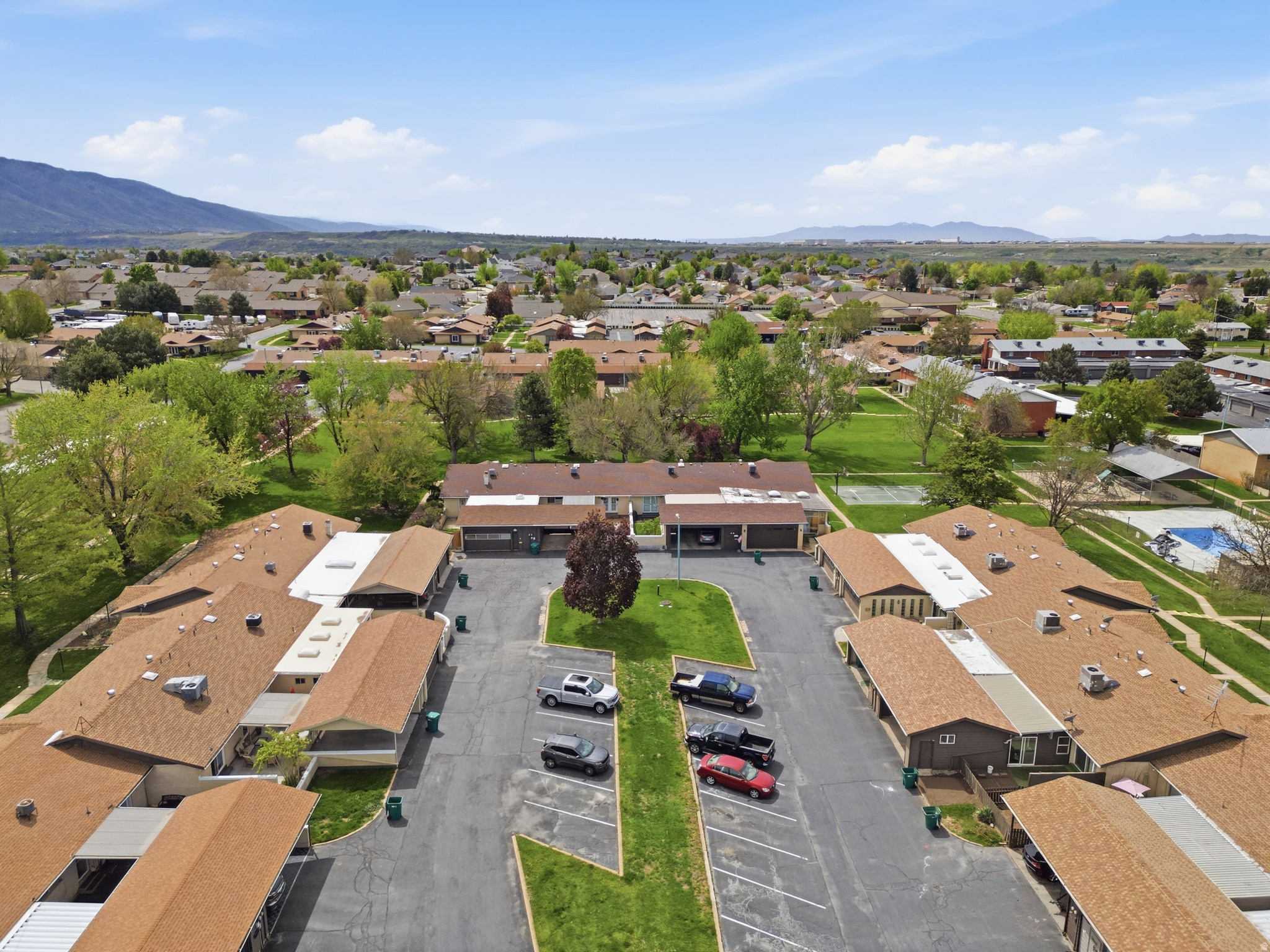 EMERALD HILLS - Residential