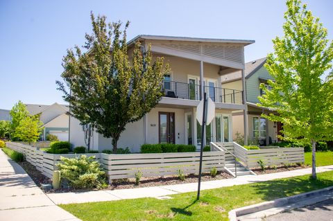 Photo of 11629 S VERUCA WAY E, South Jordan, UT 84009 (MLS # 2127029)