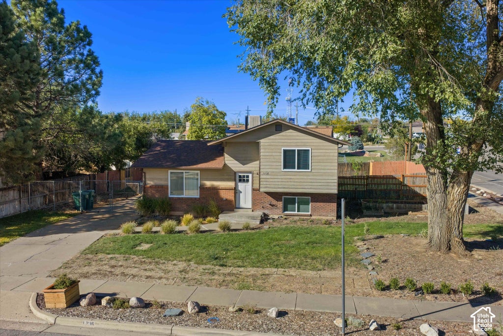 Photo of 1216 W 1200 N, Layton, UT 84041 (MLS # 2188540)