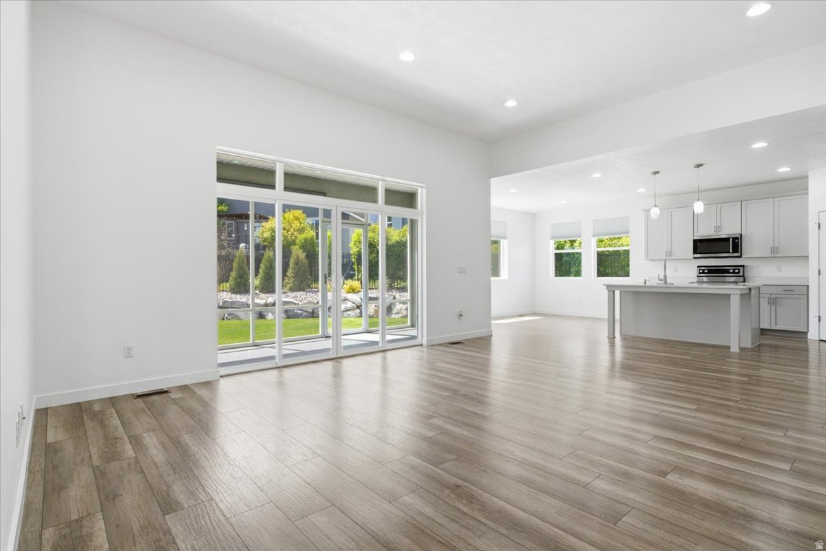 LAKESIDE - Residential