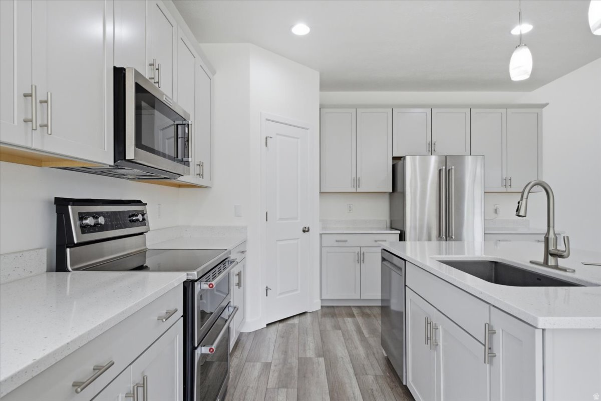 LAKESIDE - Residential