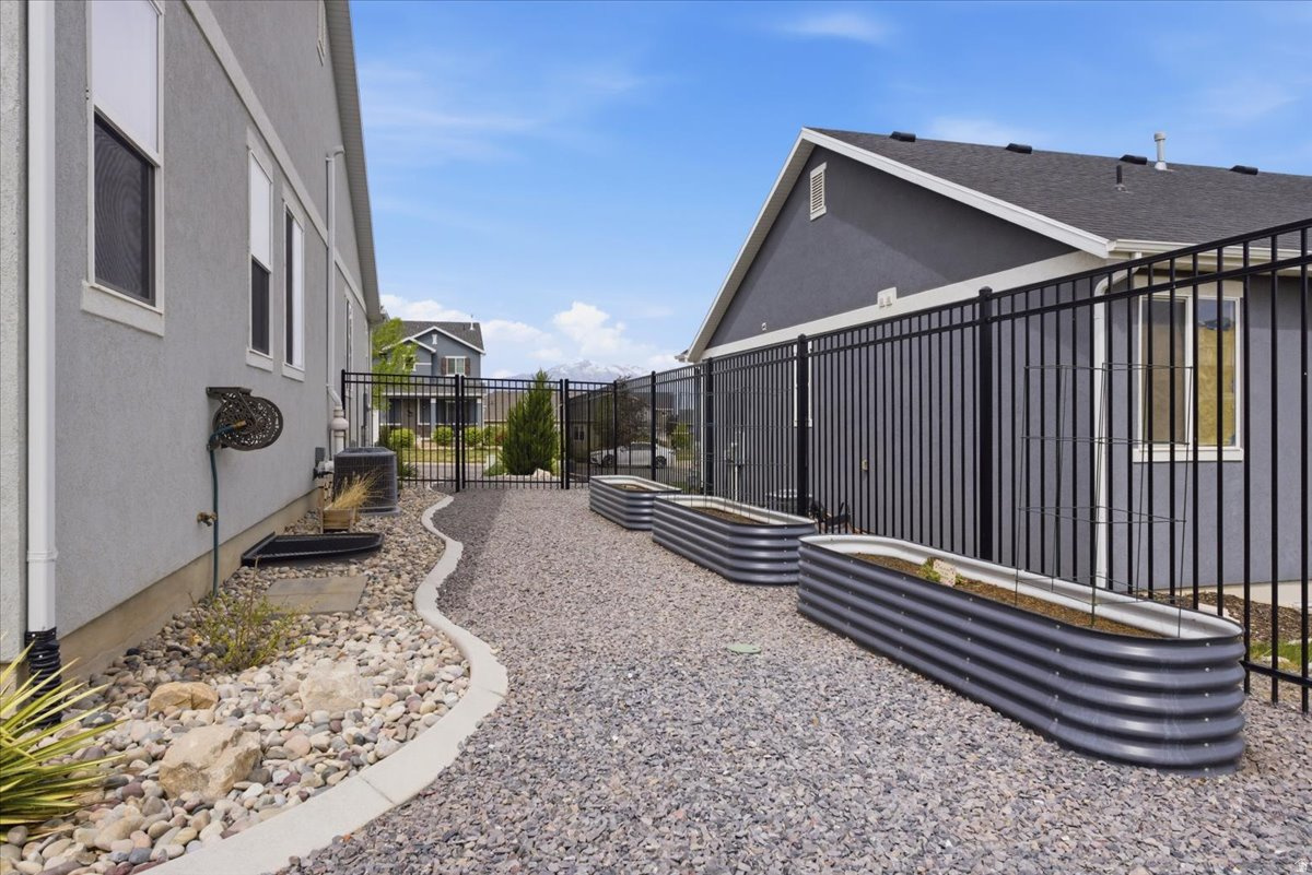 LAKESIDE - Residential