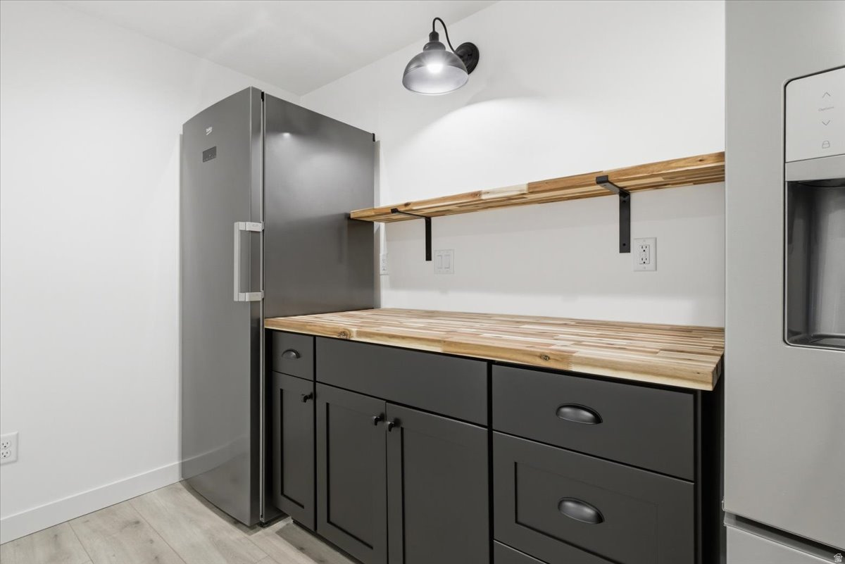 LAKESIDE - Residential