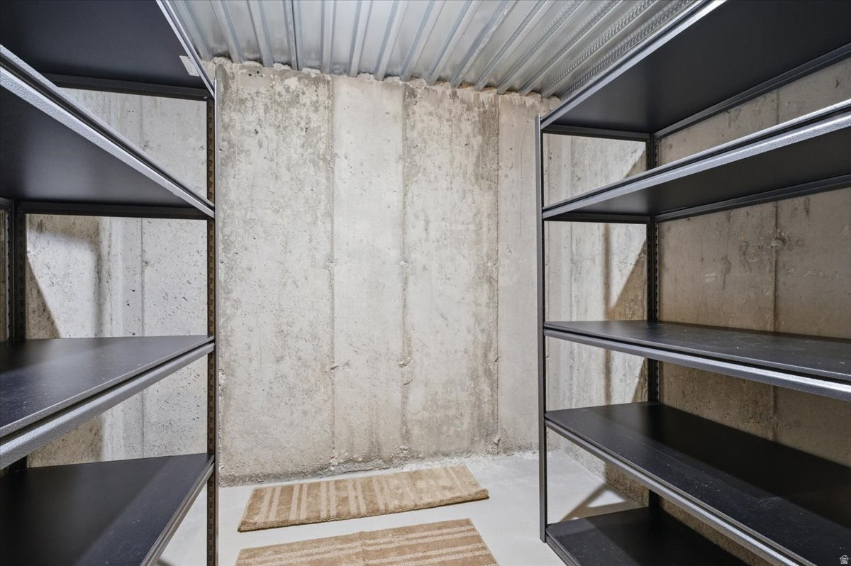 LAKESIDE - Residential