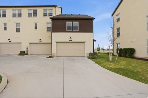 Tiny photo for 5793 W LAKE AVE, South Jordan, UT 84009 (MLS # 2158110)