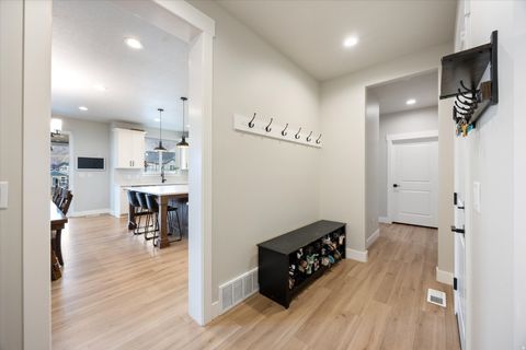 Tiny photo for 754 W 400 N #29, Mapleton, UT 84664 (MLS # 2140235)