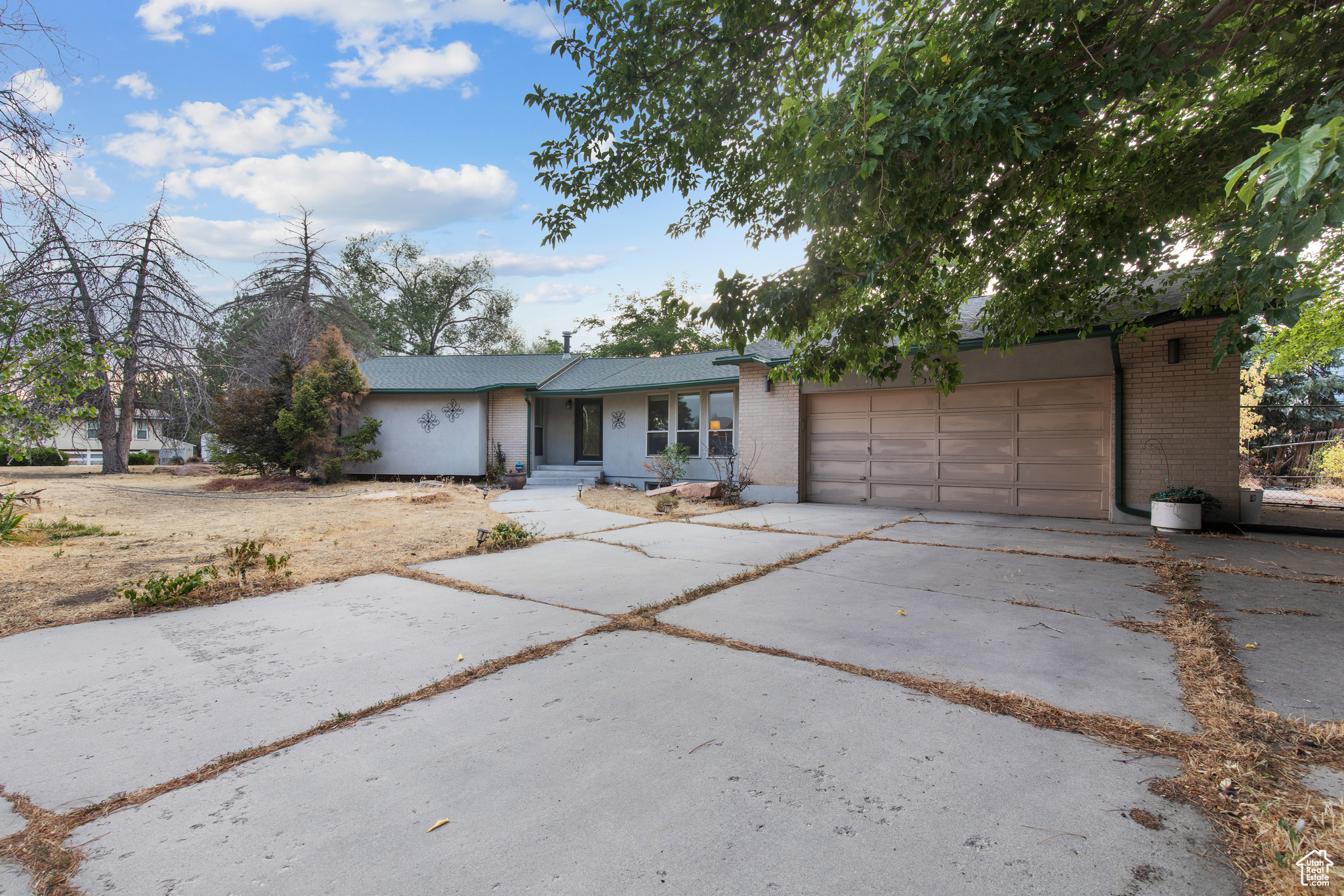 KINGS ROW SU - Residential