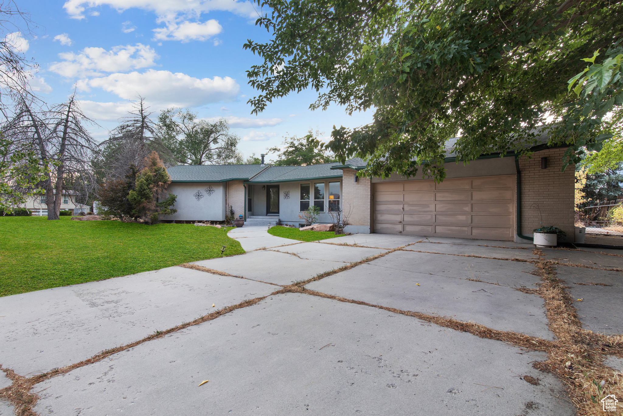 KINGS ROW SU - Residential