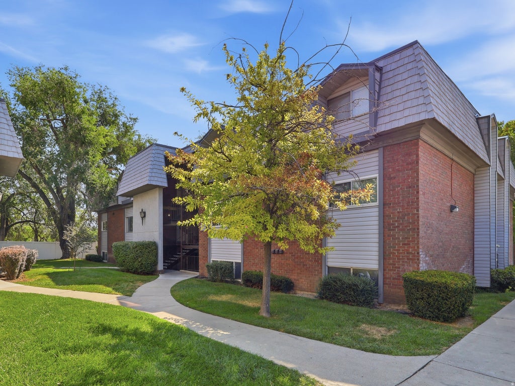 Photo of 1664 WILLOWBROOK DR #BLDG12, Provo, UT 84604 (MLS # 2185787)
