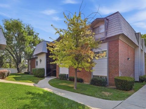 Tiny photo for 1664 WILLOWBROOK DR #BLDG12, Provo, UT 84604 (MLS # 2185787)
