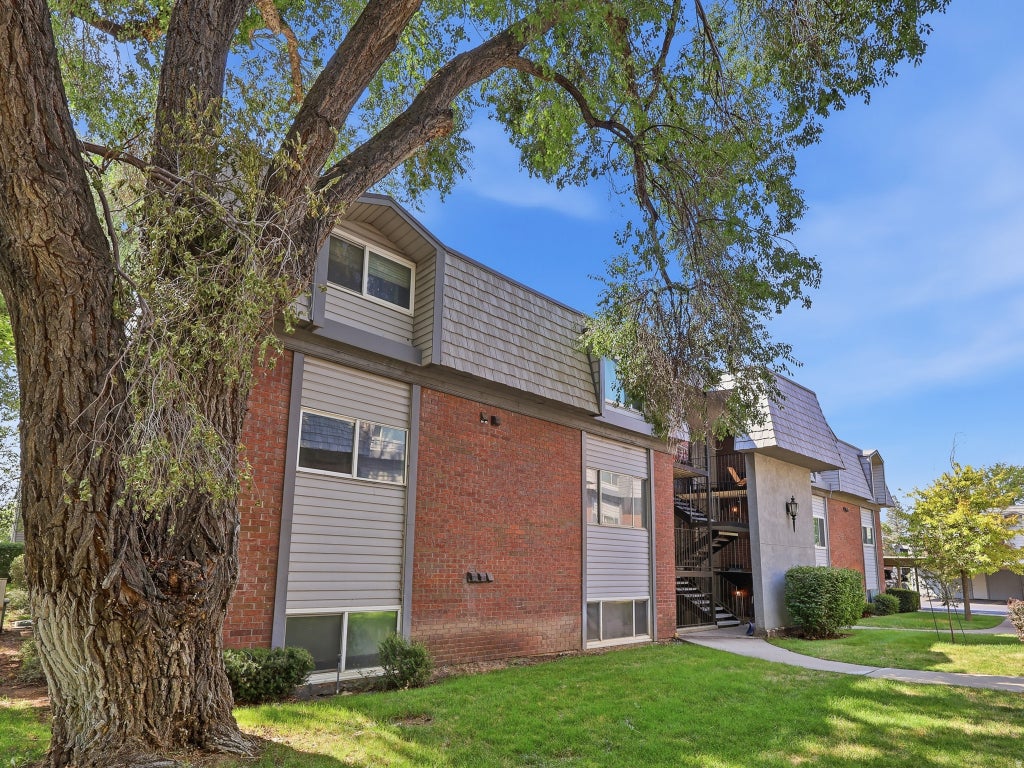 Photo of 1664 WILLOWBROOK DR #BLDG12, Provo, UT 84604 (MLS # 2185787)